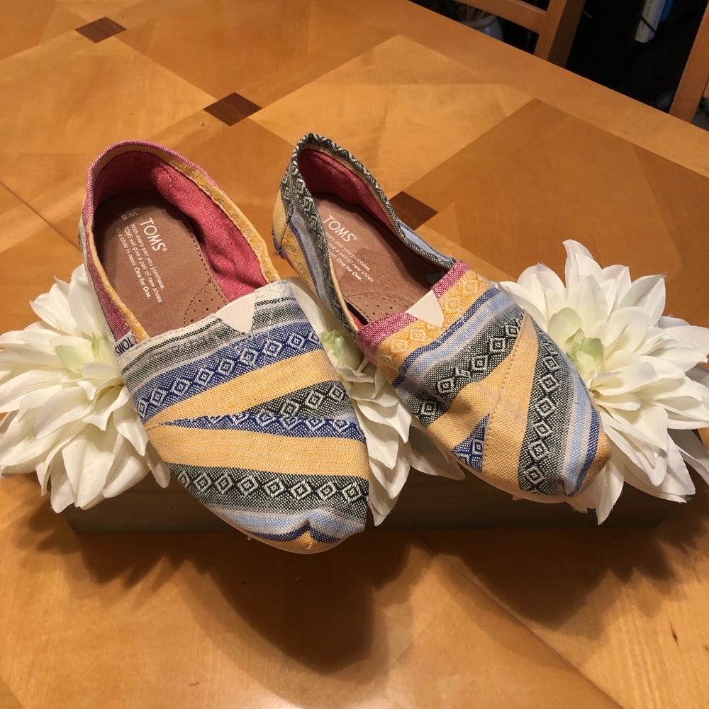 NWT toms shoes